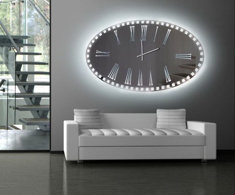 Μεγάλος καθρέπτης που μοιάζει με ρολόι και με εξωτερικό φωτισμό LED